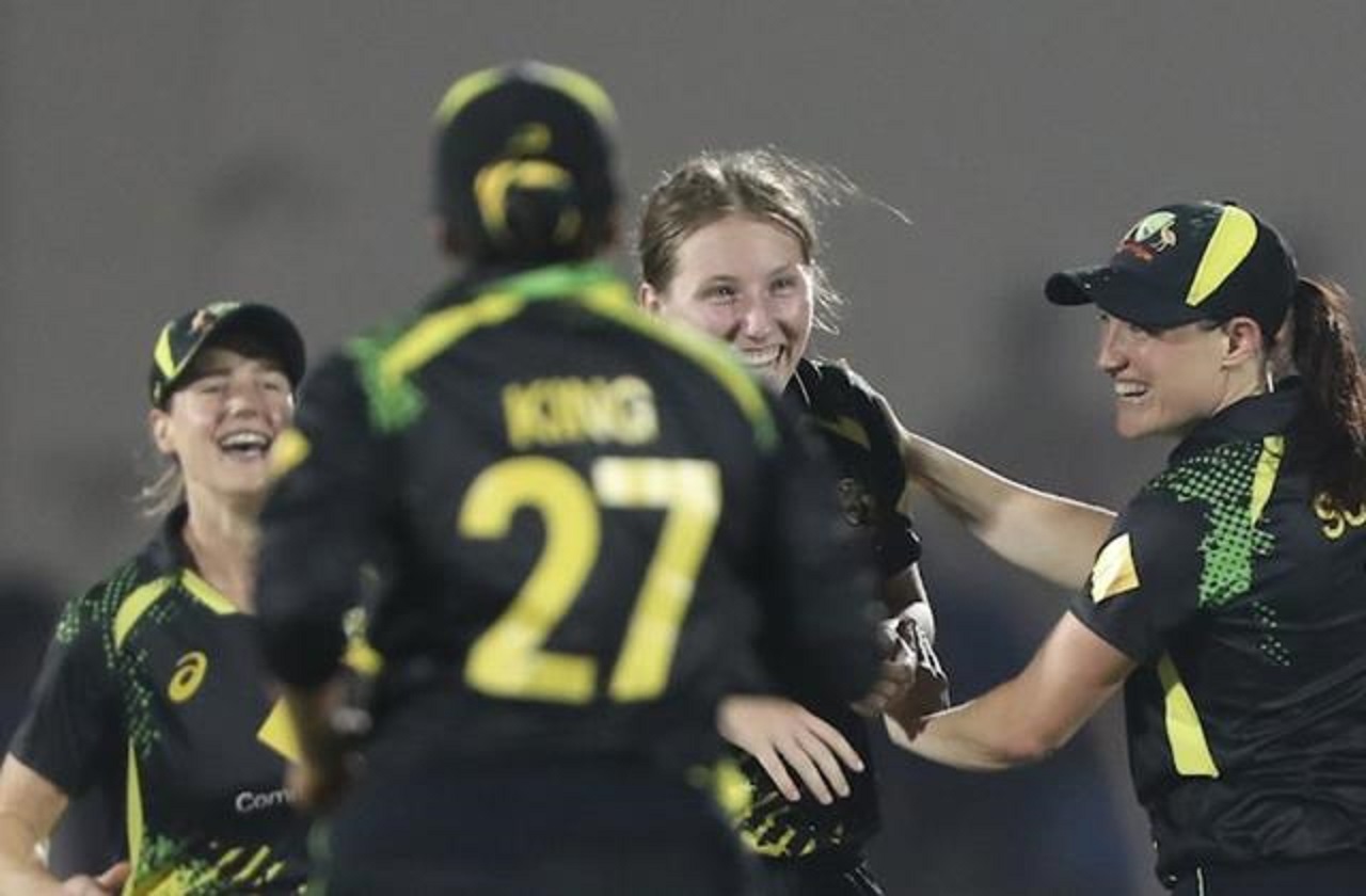 ऑस्ट्रेलियाचा भारतावर मालिका विजय, अॅशले गार्डनरची अष्टपैलू कामगिरी 2022_12image_22_13_192400497aus1 Ll