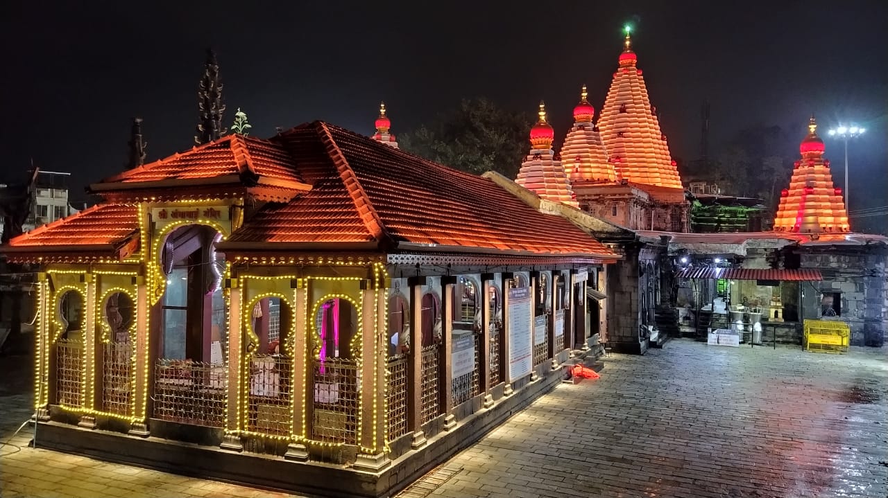 कोल्हापूरमधील अंबाबाई मंदिरात कर्मचाऱ्यांना मास्क सक्ती EkdvzTJUUAEu03Z