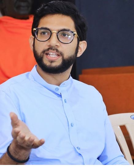 हे सरकार कोणाचे काही ऐकत नाही, केवळ गद्दार मंत्र्यांचे ऐकतात; आदित्य ठाकरेंचा हल्लाबोल Aditya Thackrey