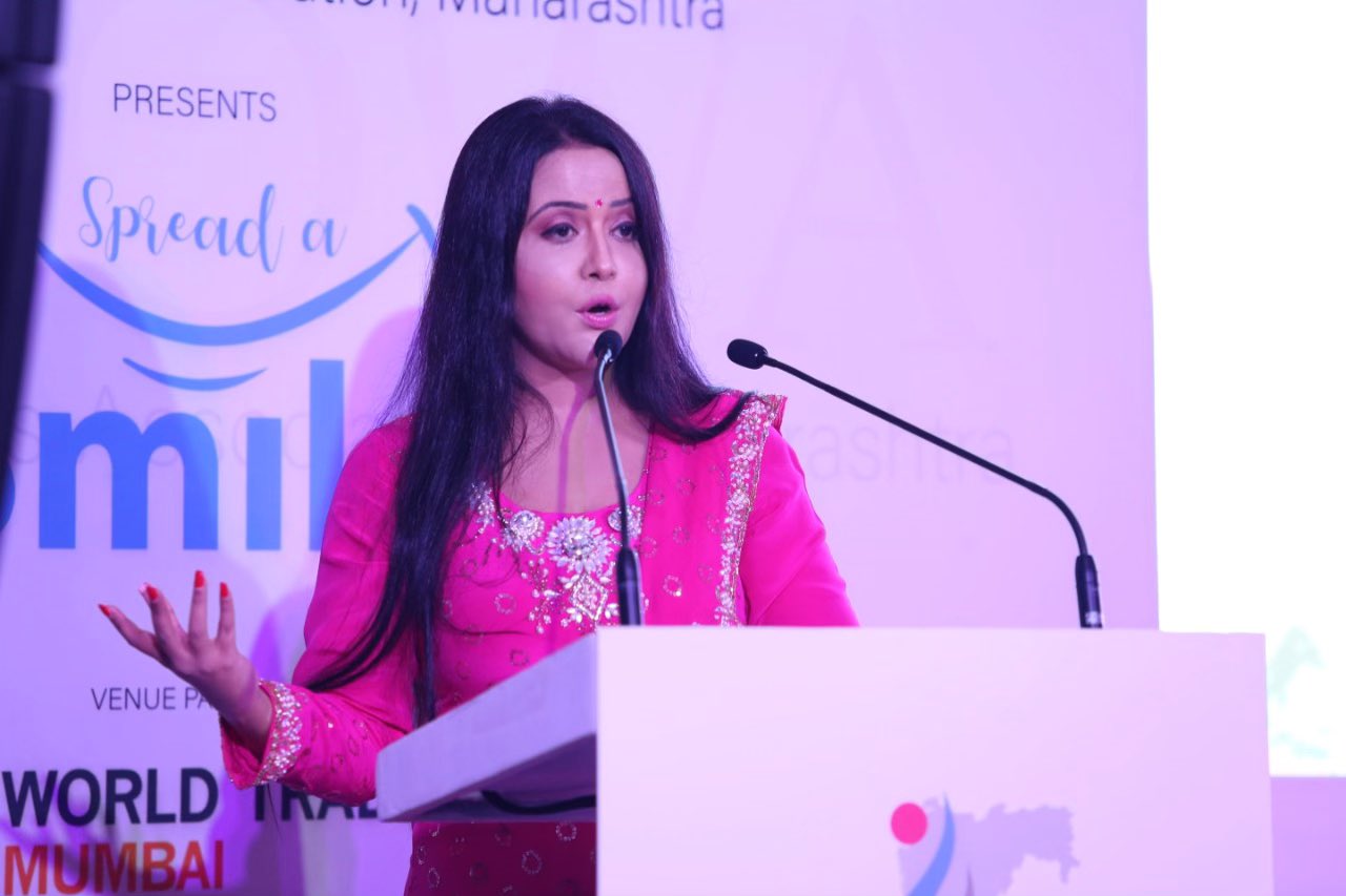 महात्मा गांधी जुन्या तर नरेंद्र मोदी नव्या भारताचे राष्ट्रपिता, अमृता फडणवीसांचं वादग्रस्त विधान… Fdsfsf