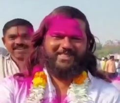 बायकोला सरपंच करून थेट तीन वर्षांनंतर दाढी करणार हा पठ्ठ्या ! Solapur