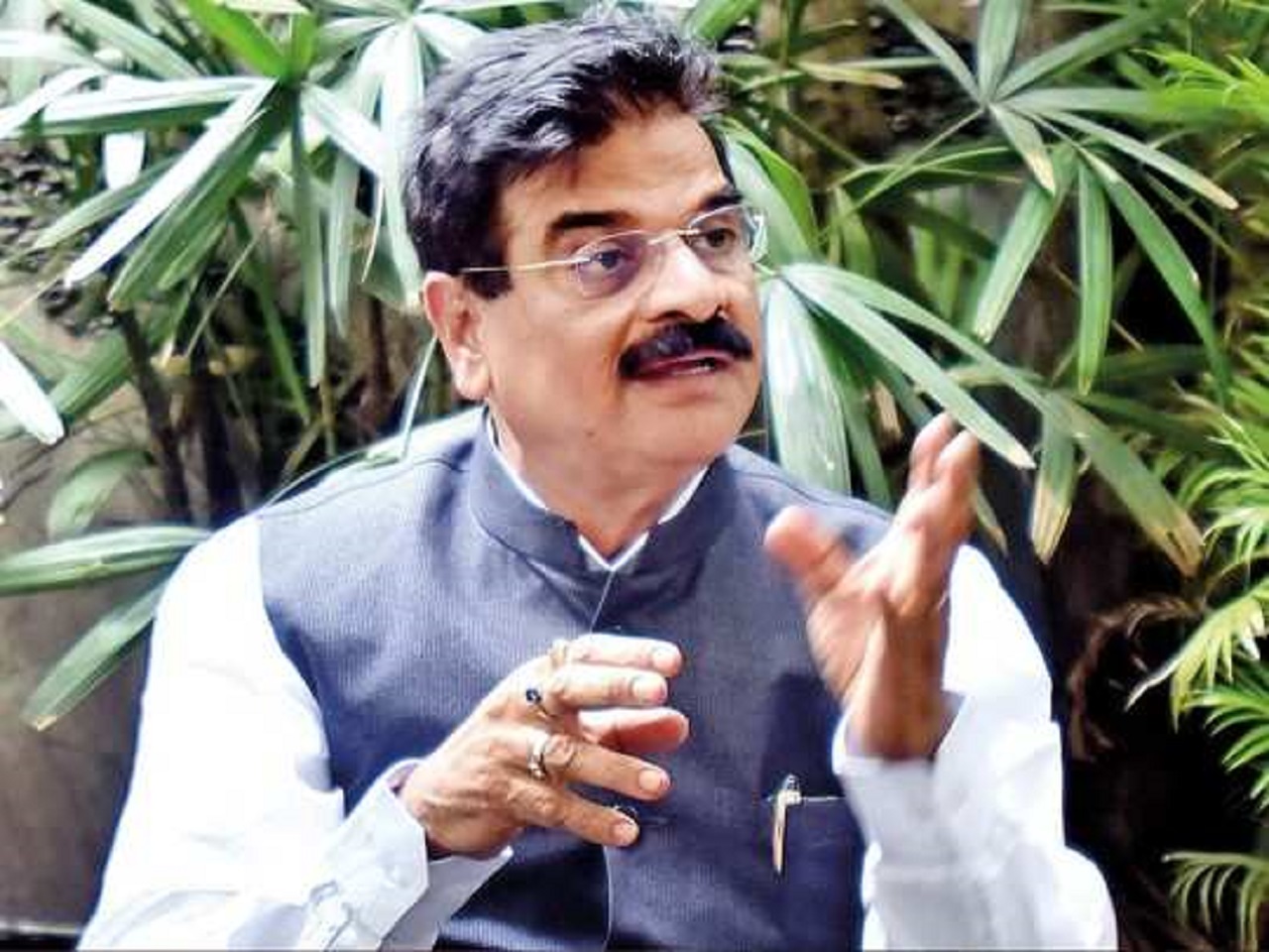 एक कॉल, खासदार पडण्याचा धोका अन् बापूंनी निर्णयच फिरवला; शिवतारेंनी सांगितलं माघारीचं कारण