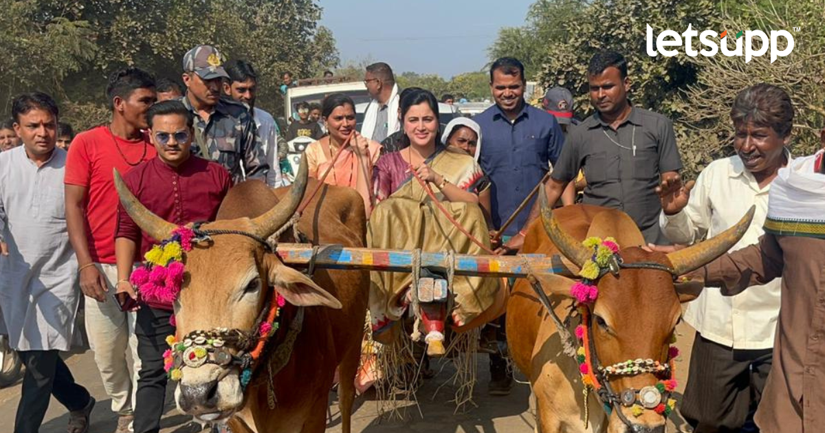 नवनीत राणा यांनी घेतला बैलगाडी चालवायचा आनंद _LetsUpp (1)