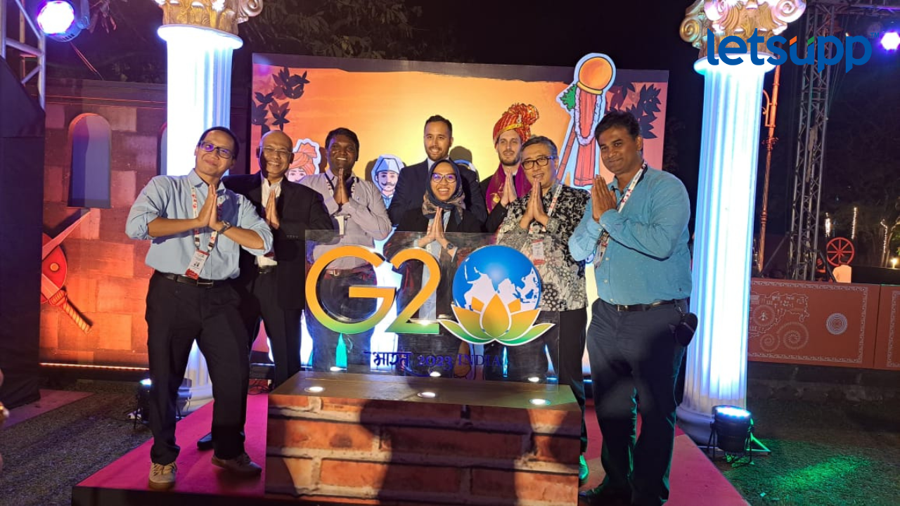 मराठी संस्कृतीची परदेशी पाहुण्यांना भुरळ, ढोल-लेझीमवर धरला ठेका Marathon (6)