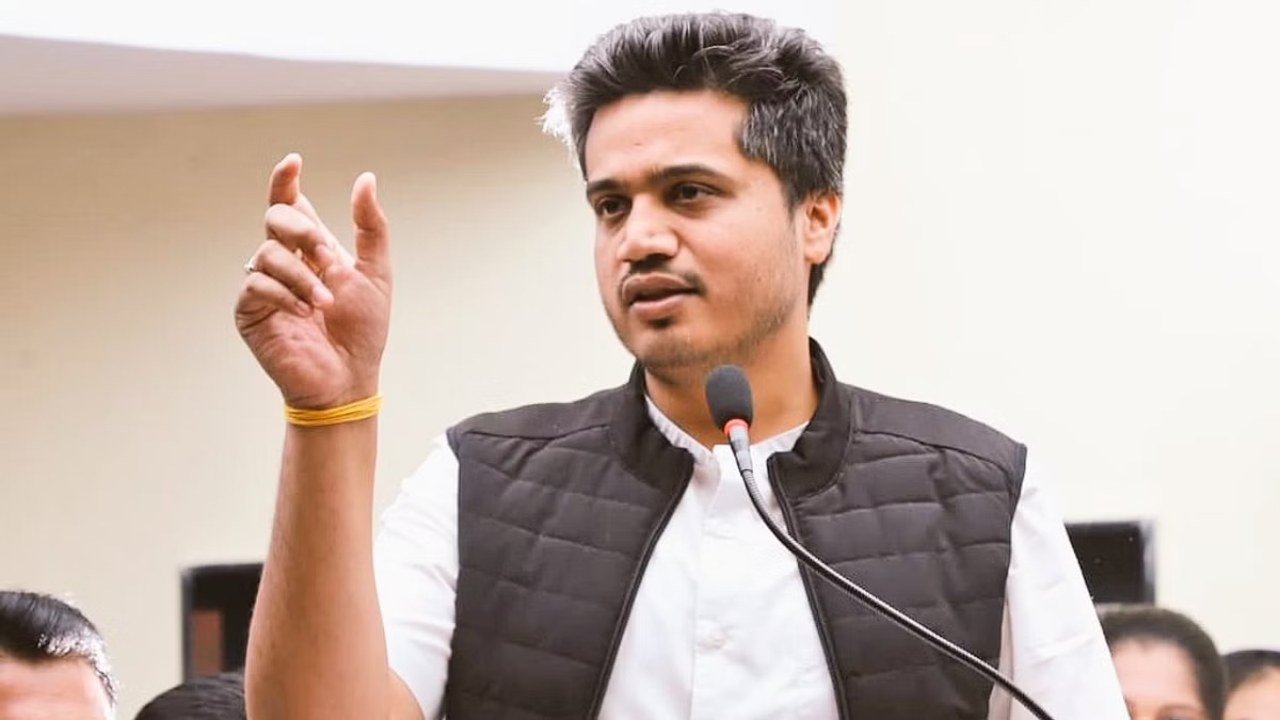 आमदारांच्या सुरक्षेवर होतोय 150 कोटींचा खर्च; रोहित पवारांचा दावा Untitled Design (13)