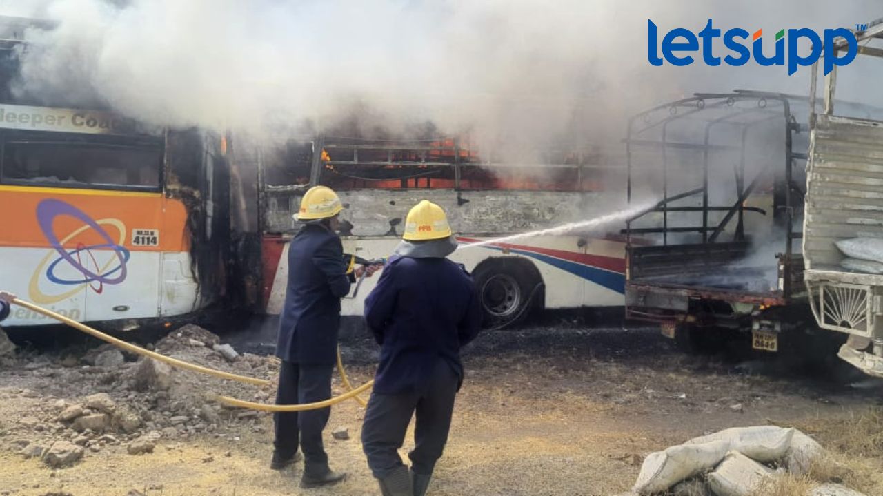 फुलेनगर ‘आरटीओ’मध्ये अग्नितांडव; दहा वाहने जळून खाक Untitled Design (8)