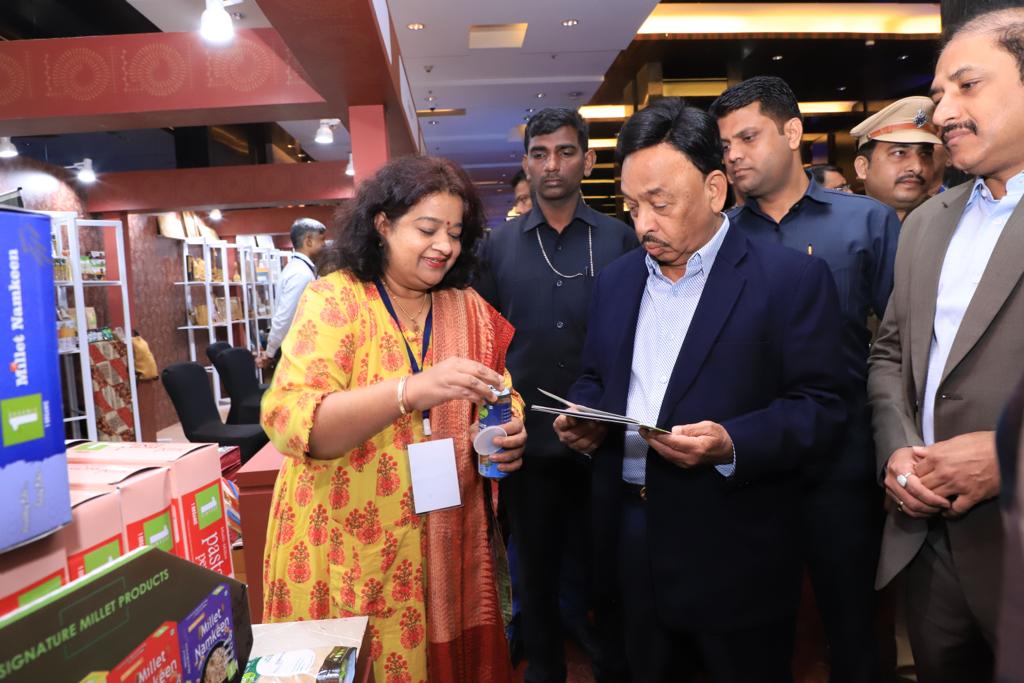 केंद्रीय मंत्री नारायण राणेंनी दिली जी-२० बैठकस्थळी प्रदर्शनाला भेट WhatsApp Image 2023 01 16 At 2.20.26 PM