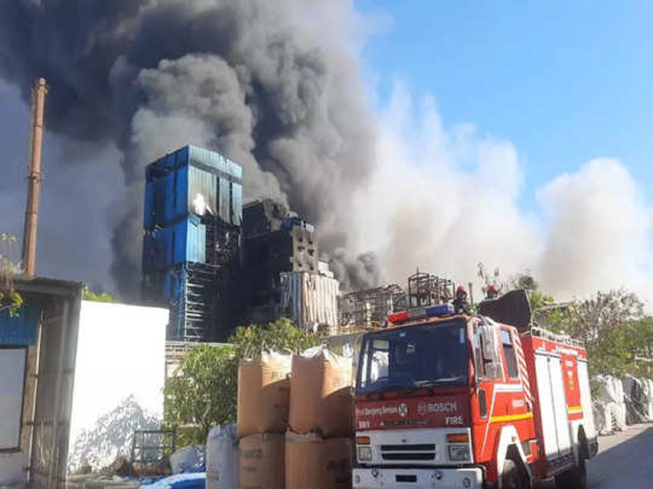 इगतपुरी आग प्रकरणील मृतांच्या वारसांना 5 लाखांची मदत Nashik Jindal Company Fire News 96662759