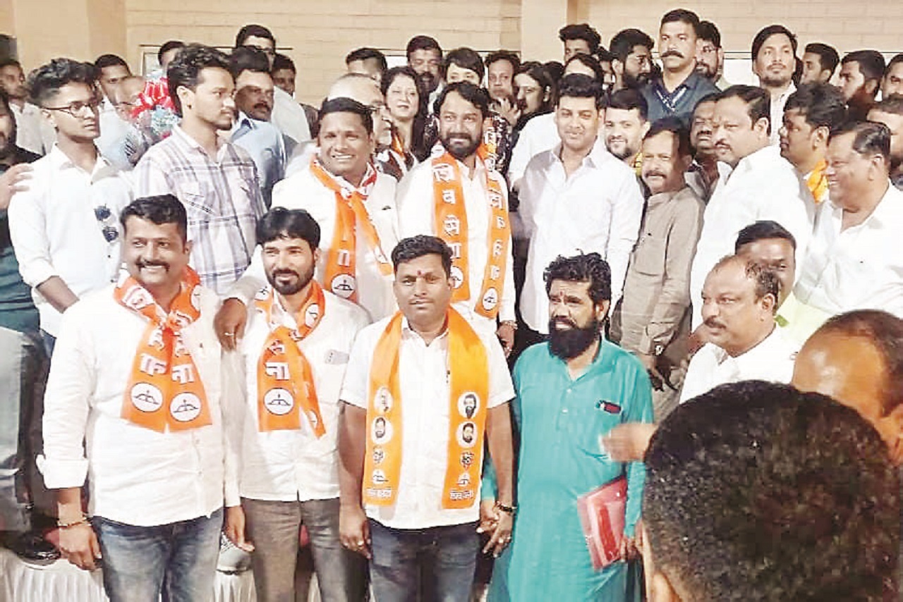 दिपाली सय्यदचे काँग्रेसला खिंडार; श्रीगोंद्यात सहा नगरसेवकांचा शिंदे गटात प्रवेश Shrigonda Prvesh