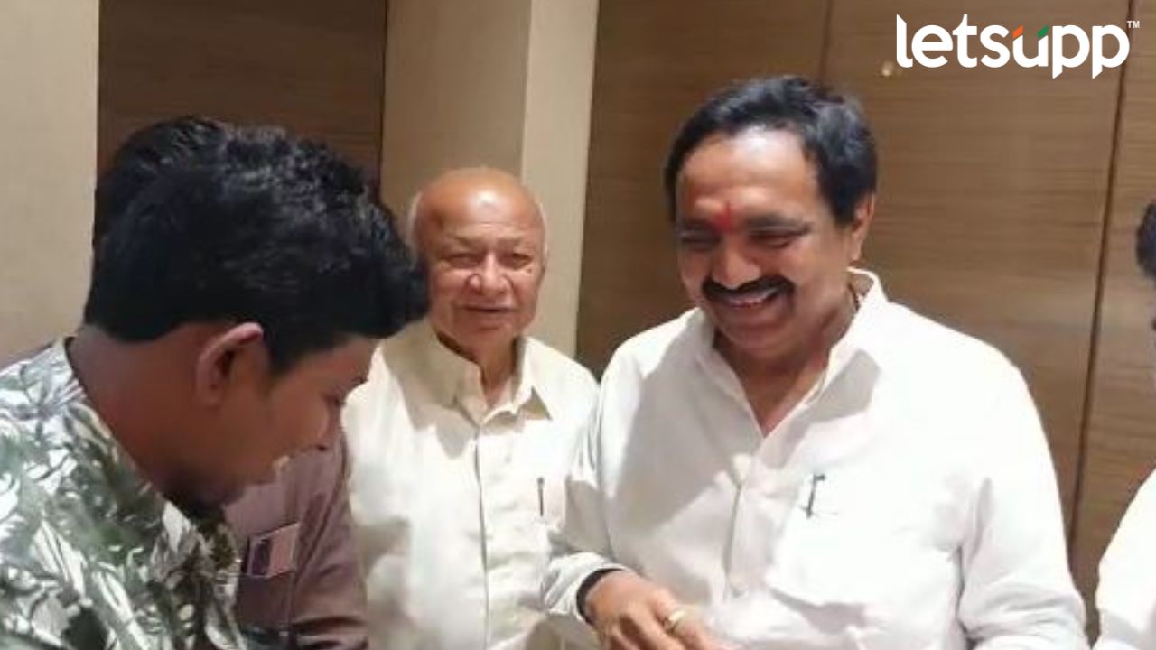 Solapur Politics : सोलापूर लोकसभेसाठी बड्या नेत्यांचा पुढाकार, शिंदे- पाटील भेटले Untitled Design 2023 02 10T115837.797