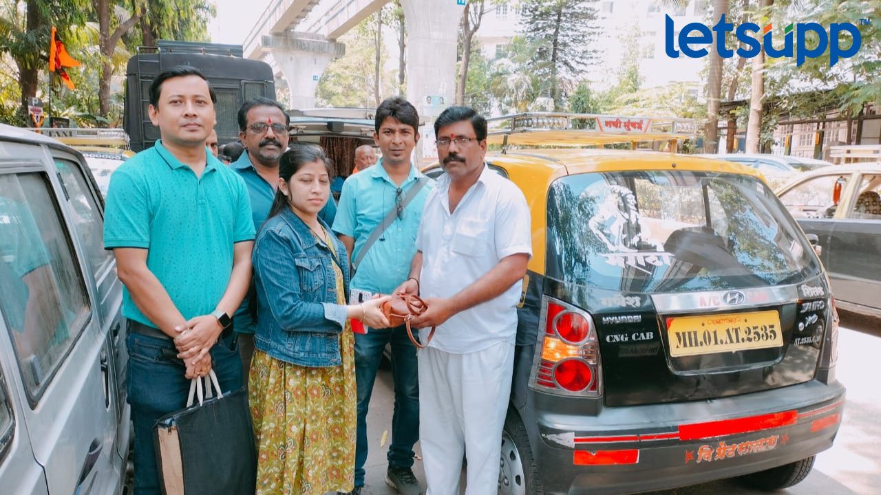 गद्दारी, स्वार्थ कधी मनाला शिवला नाही म्हणत टॅक्सीचालकाने तीन लाख केले परत Thane News