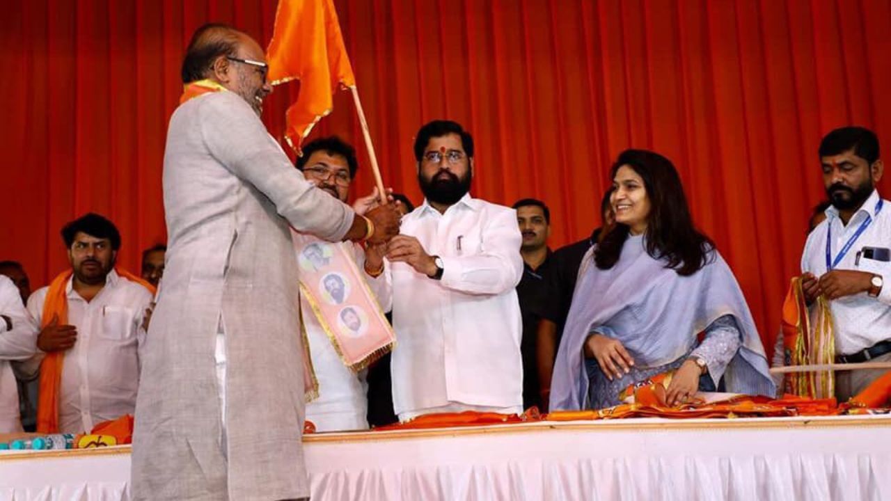 काँग्रेस-राष्ट्रवादीला झटका ! शेकडो सरपंचांसह माजी नगरसेवक शिंदे गटात Shinde