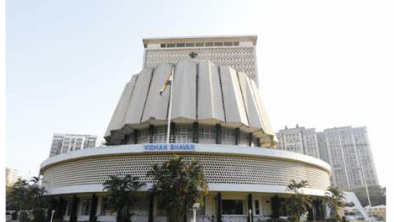 मतांसाठी शिक्षकांना पैठणी, सोन्याच्या नथीचं प्रलोभन; हेरंब कुलकर्णींकडून निवडणूक आयोगाकडे तक्रार