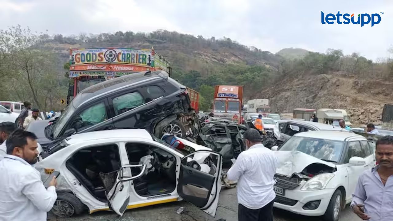 बापरे! मुंबई-पुणे महामार्गावर 11 गाड्या एकमेकांवर चढल्या… Accident