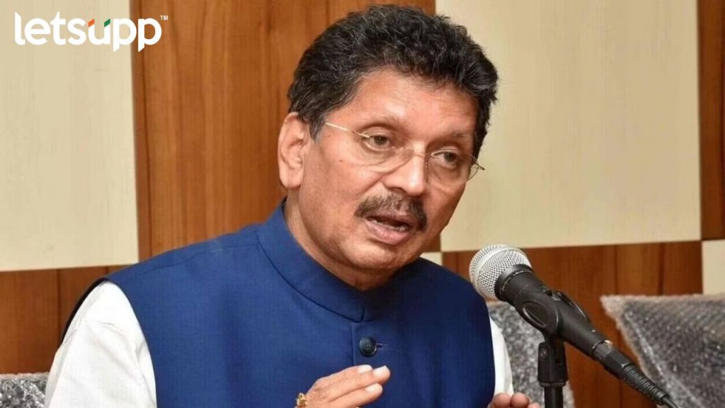 MLA Disqualification Case : गुवाहाटीचे तिकीट कोणी काढले ? दीपक केसरकरांना तिखट सवाल