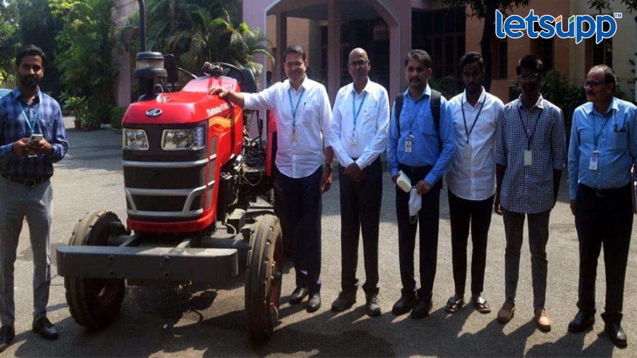 अजब! ड्रायव्हरशिवाय चालणारा ऑटोमॅटिक ट्रॅक्टर, रिमोट कंट्रोलने नांगरणी करणार Httpswww.canva.comdesignDAFcJmY7 AA2pbVhvfb_idY9UrtjK05lwviewium=link&utm_source=shareyourdesignpanel (26)