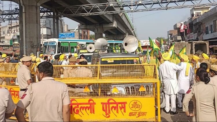 महिला शेतकऱ्यांनी दिल्ली पोलिसांची नाकेबंदी तोडली, तणावाची परिस्थिती कायम 365