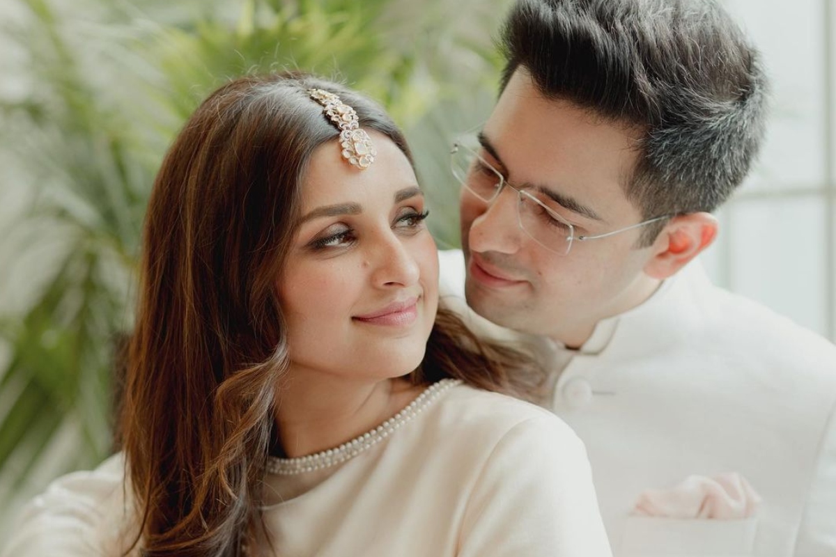 अभिनेत्री परिणीती चोप्रा आणि खासदार राघव चढ्ढा यांची झाली एंगेजमेंटचे, पाहा PHOTO …. 66