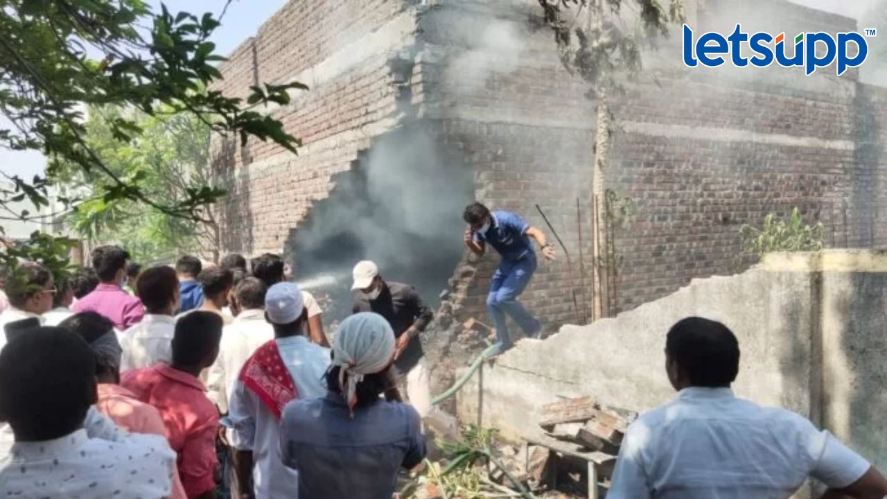 जामखेडमध्ये फायरबॉल गोडाऊनला आग, दोन जणांचा होरपळून मृत्यू Untitled Design (29)