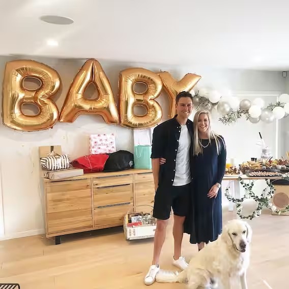 Photos : शिक्षिकेच्या प्रेमात ट्रेंट बोल्ट झाला ‘क्लीन बोल्ड’, बारमध्ये सापडले प्रेम! WhatsApp Image 2023 05 05 At 6.09.08 PM