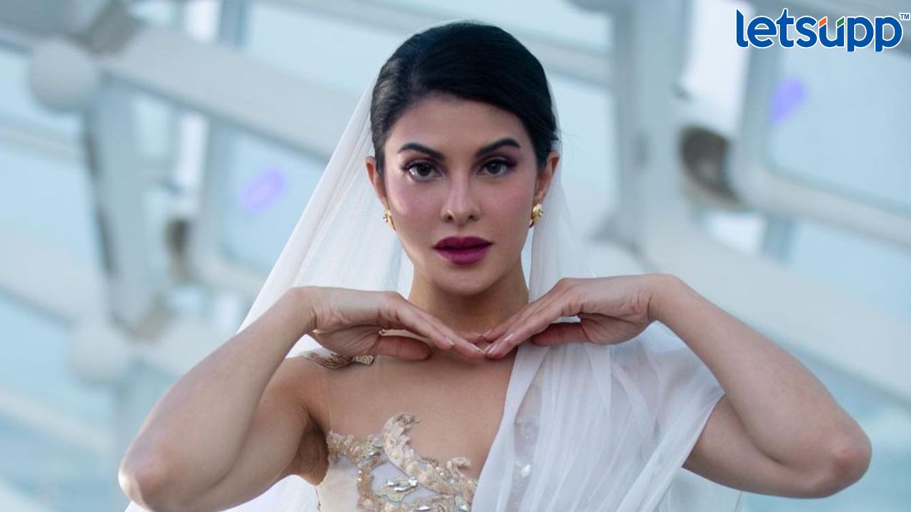 आयफामध्ये जॅकलिन फर्नांडिसचा ग्लॅमरस लूक दिसला Jacquline