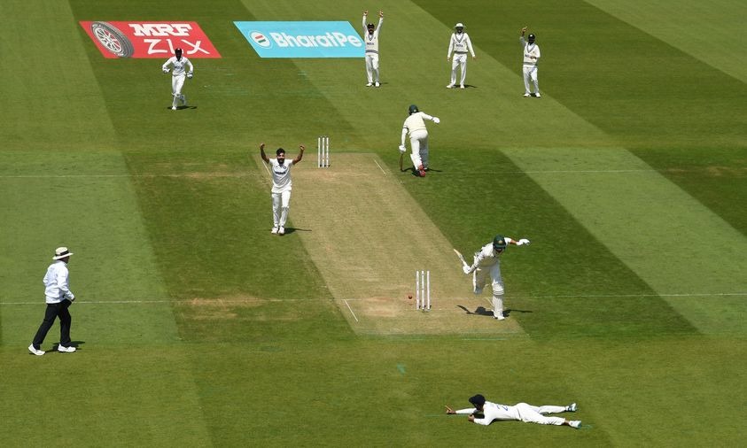 Akshar Patel runs out Mitchell Starc