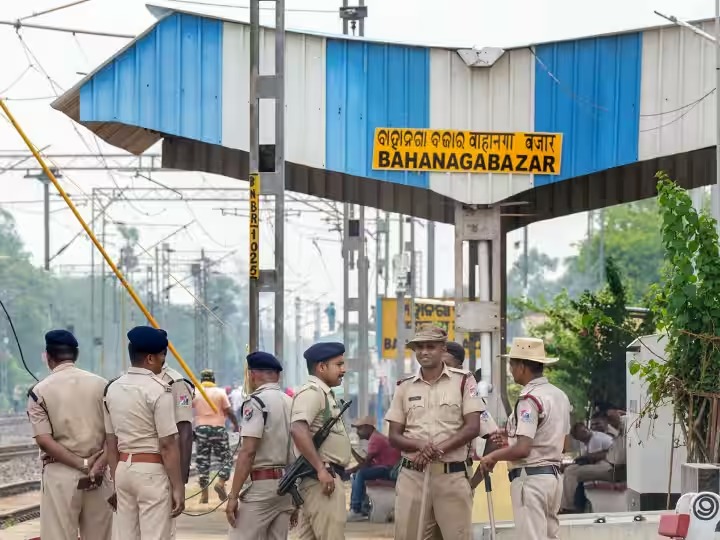 मन हेलावण्याऱ्या किंकाळ्या अन् आक्रोशानंतर ‘त्या’ स्टेशनवर स्मशान शांतता… काय आहे कारण? WhatsApp Image 2023 06 10 At 8.45.32 PM