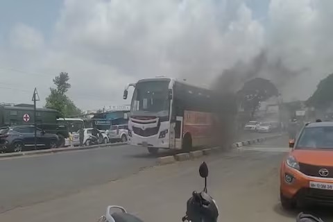 पुणे – नाशिक महाममार्गावर शिवशाहीबसला आग…, पाहा व्हिडिओ WhatsApp Image 2023 06 17 At 5.12.28 PM