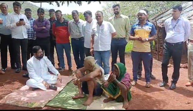 chief ministers eknath shinde help to poor old couple in satara and order to district collector for rehabilitate