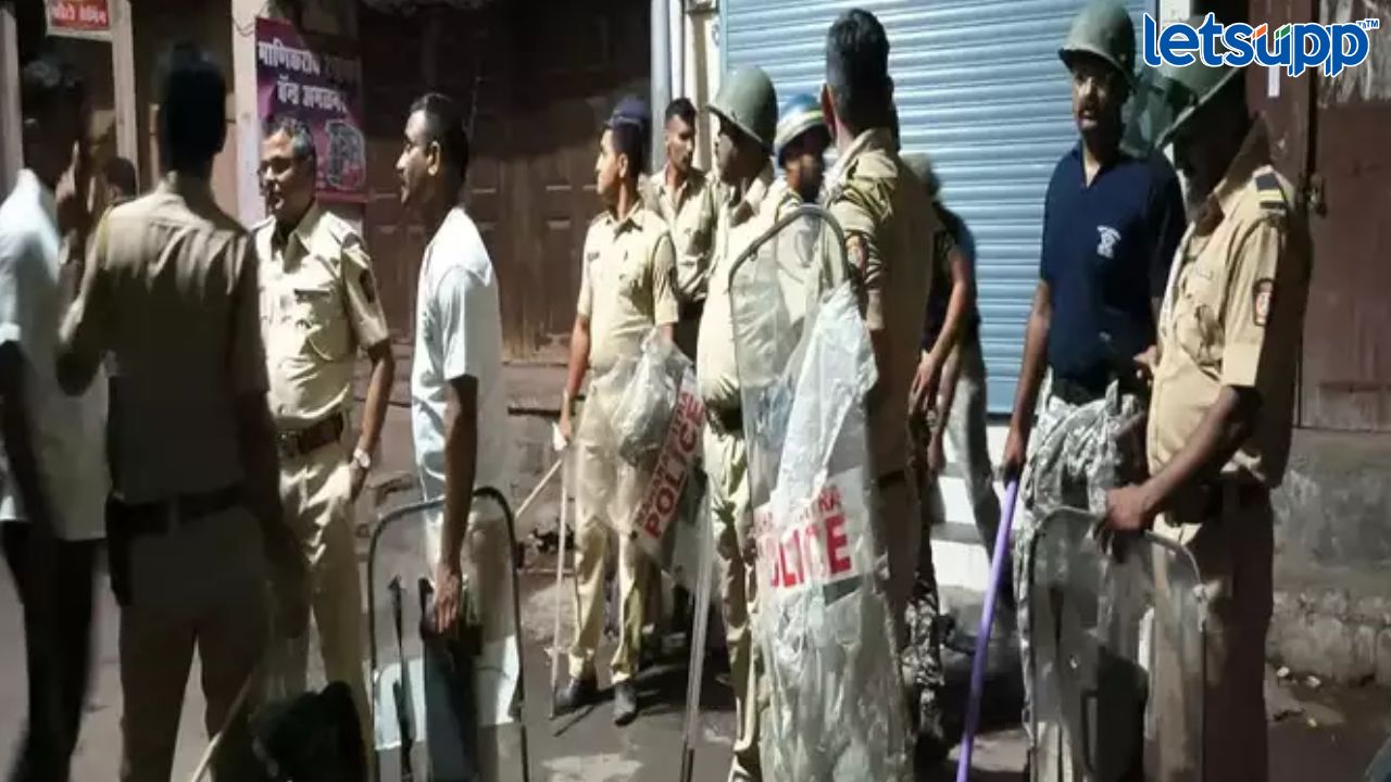 आता अमळनेरमध्येही किरकोळ कारणावरून दगडफेकीची घटना, 32 जणांना अटक Alamner