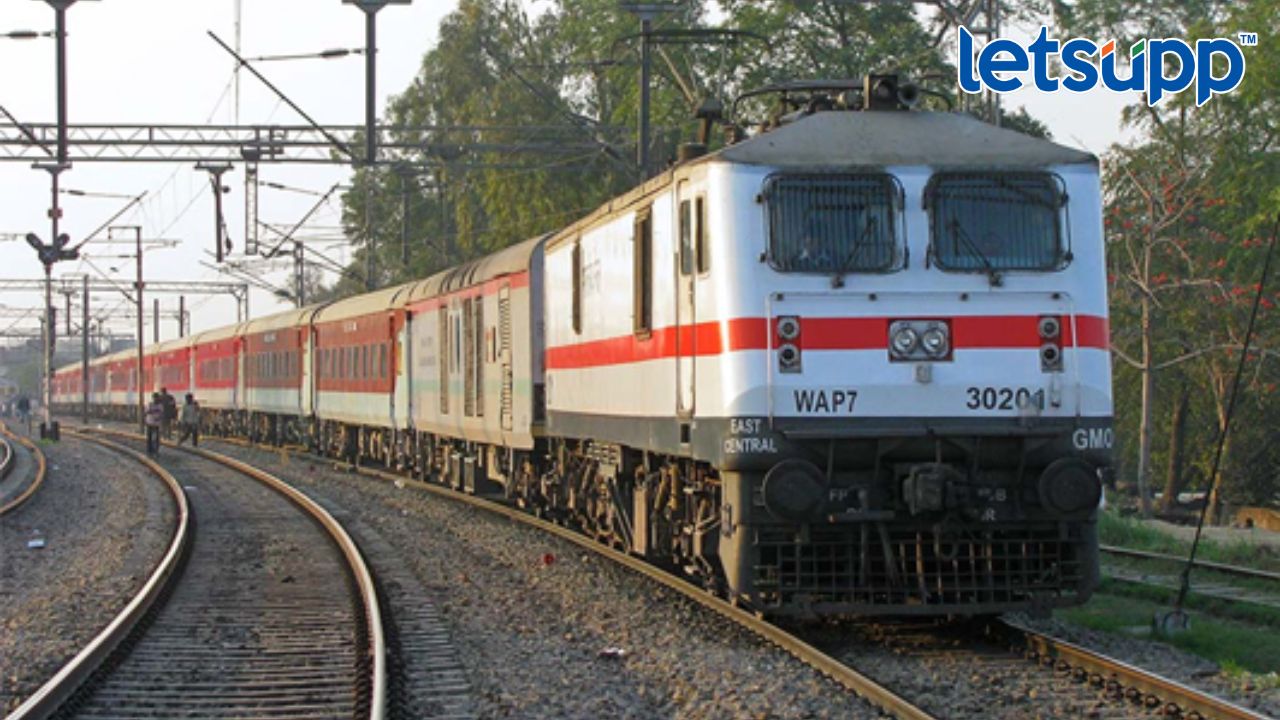 Biparjoy Cyclonic : रेल्वेने प्रवास करणार असाल तर सावधान! लांब पल्ल्याच्या 67 गाड्या रद्द… Biperjoy Train Cancel