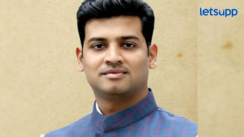 मुख्यमंत्र्यांच्या मुलाची संपत्ती घटली, किती आहे श्रीकांत शिंदे यांचं उत्पन्न? वाचा सविस्तर