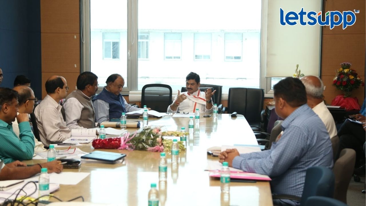 बोगस खत-बियाणांवर आळा घालण्यासाठी धनंजय मुंडे आक्रमक, ‘तक्रार करण्यासाठी व्हाट्सॲप क्रमांक सुरु करा’ Dhananjay Munde