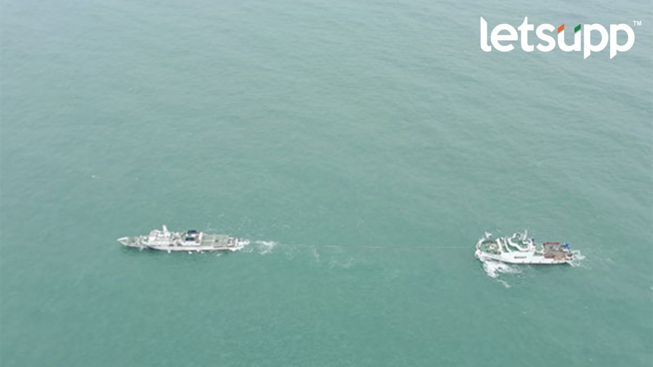 Research Vessel : समुद्रात संशोधन जहाज भरकटलं! कोस्टगार्डने बाजी लावत केली सुटका… Jahaj