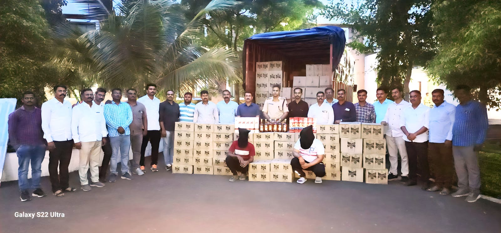 दारूचा महापूर वाहणार तोच पोलिसांची कारवाई…लाखोंचा मद्यसाठा जप्त WhatsApp Image 2023 07 20 At 2.10.31 PM