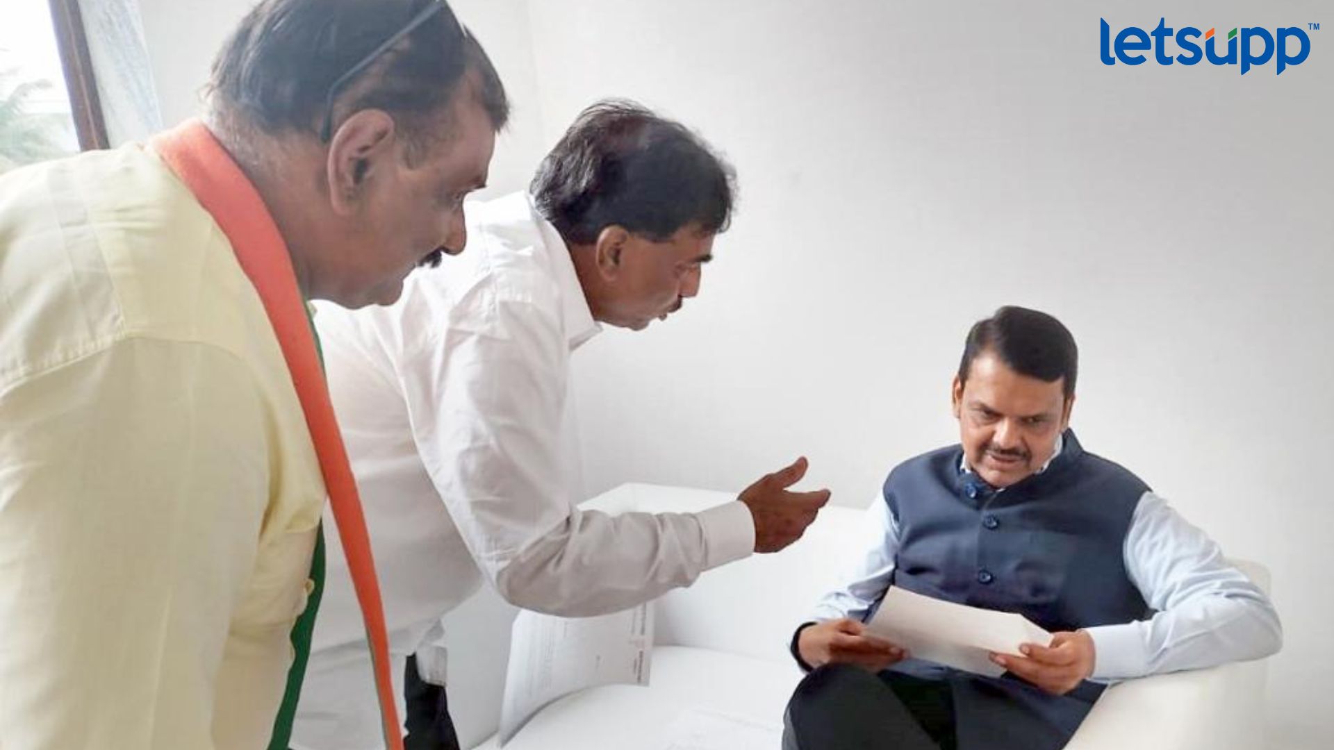 अहमदनगरच्या कायदा-सुव्यवस्थेचे गाऱ्हाणे थेट गृहमंत्री फडणवीसांच्या दारी Letsupp Image 2023 07 15T124542.221