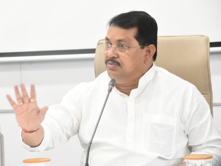 शेतकऱ्यांप्रती शेतकरी पुत्रांची संवदेनशीलता हरपली काय? वडेट्टीवारांचा शिंदे-मुंडेंना सवाल