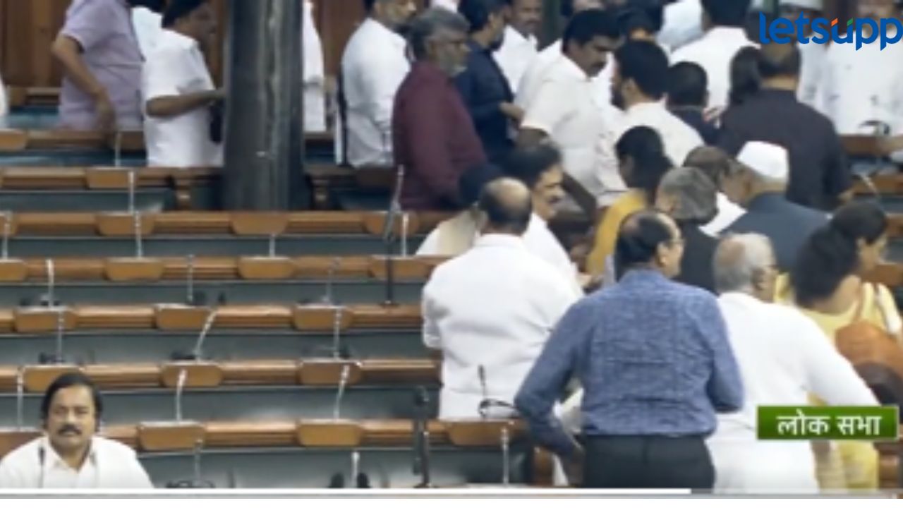 शरद पवारांबरोबरच्या खासदारांचा वॉकआऊट; तटकरे विरोधी बाकावरच राहिले TATKARE