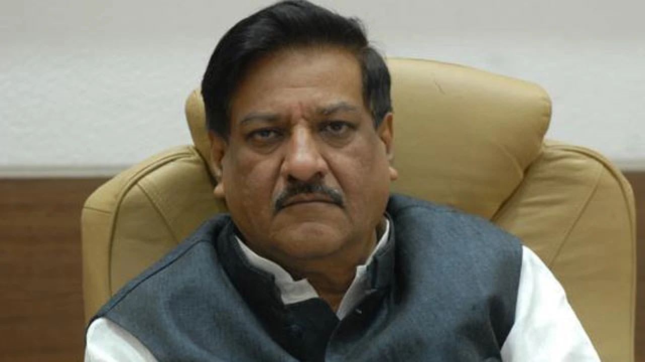 Maharashtra Politics : फडणवीसांनी अजितदादांना पत्र का दिलं? पृथ्वीराजबाबांनी सांगितलं धक्कादायक कारण