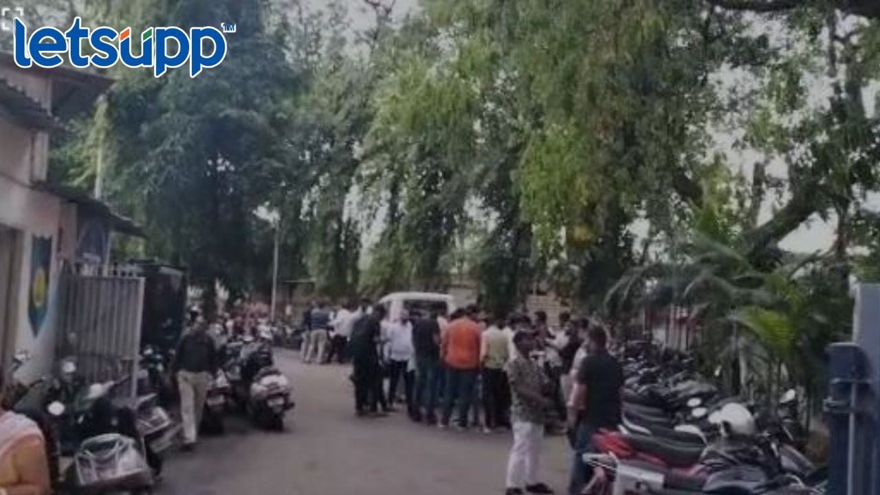 पुण्यात प्राध्यापकाकडून देवतांविषयी वादग्रस्त विधान, विद्यार्थी आक्रमक Pune