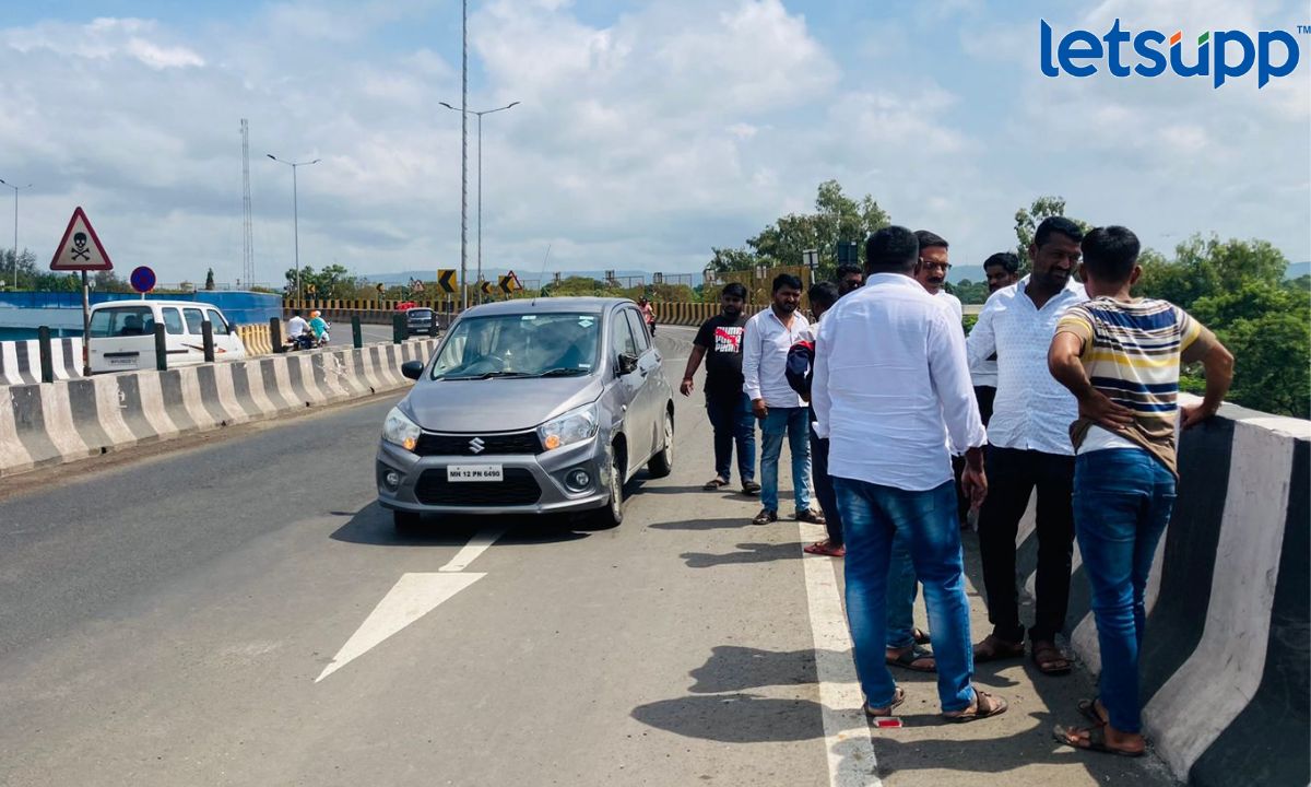 Ahmednagar Accident : नगरच्या उड्डाणपुलावर पुन्हा अपघात; अपघातात वाहनधारक… Ahmednagar Accident