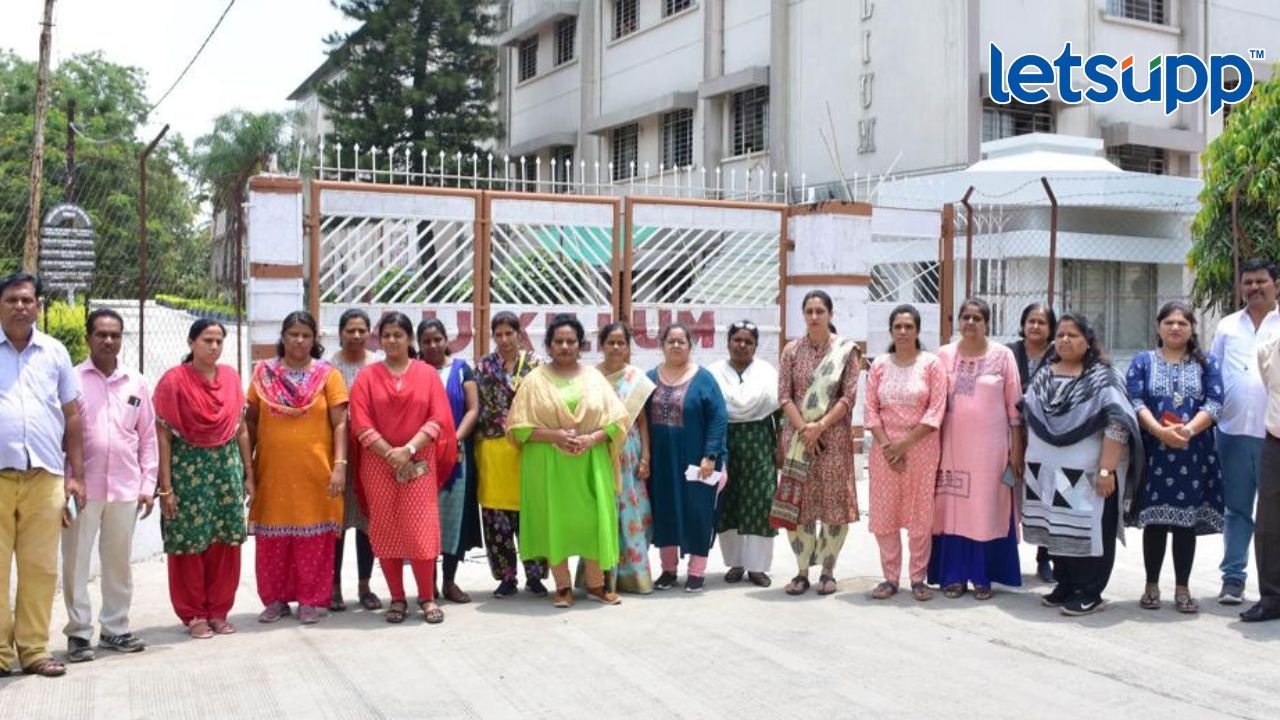 Ahmednagar News : विनाशिक्षक भरली नगर शहरातील ‘ही’ शाळा…असं का घडलं? जाणून घ्या Ahmednagar