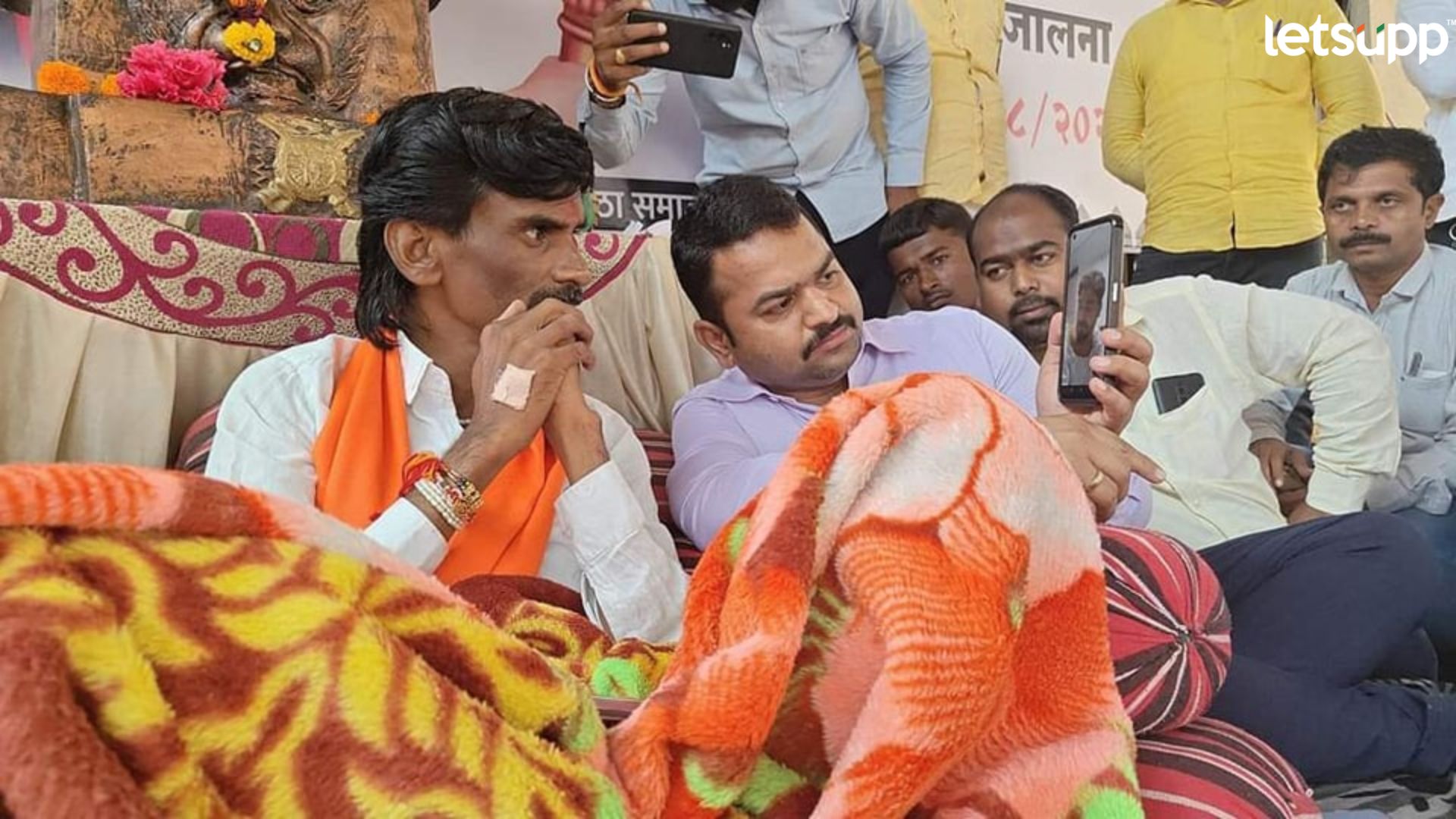 Chief Minister Eknath Shinde's OSD Mangesh Chiwte Met Maratha Reservation Agitator Manoj Jarange Patil At Jalna