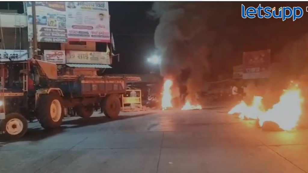 Maratha reservation : जाळपोळीचं लोन आता नगरमध्येही, रोहित पवारांच्या मतदारसंघात जाळले टायर