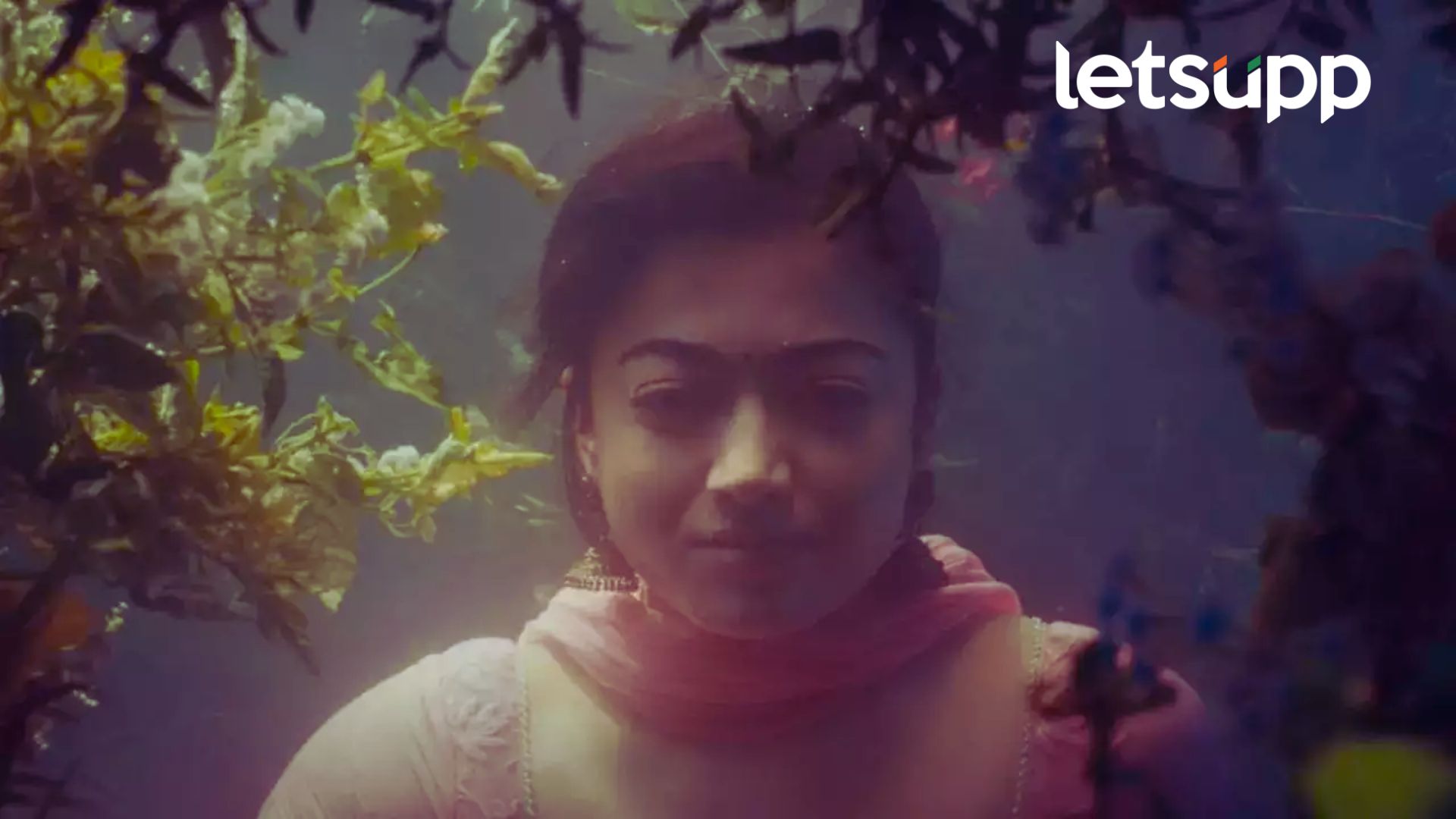 The Girlfriend First Look Out