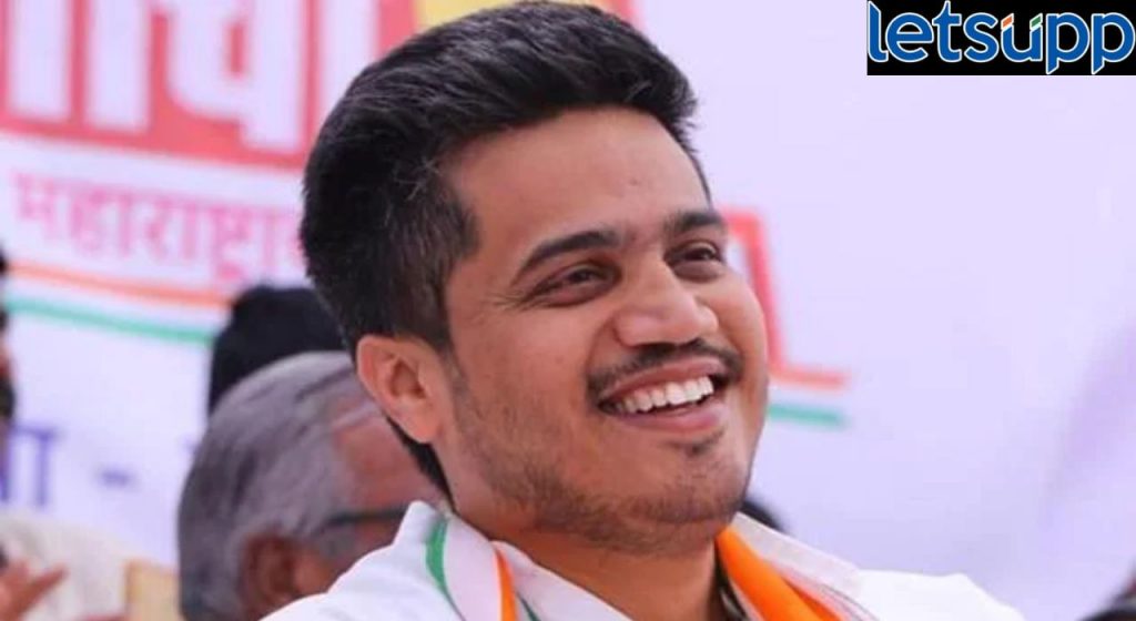 Rohit Pawar : ठाकरेंची 'मशाल' अन् 'तुतारी' घेत लढायचं; रोहित पवारांनी सत्ताधाऱ्यांना ललकारलं