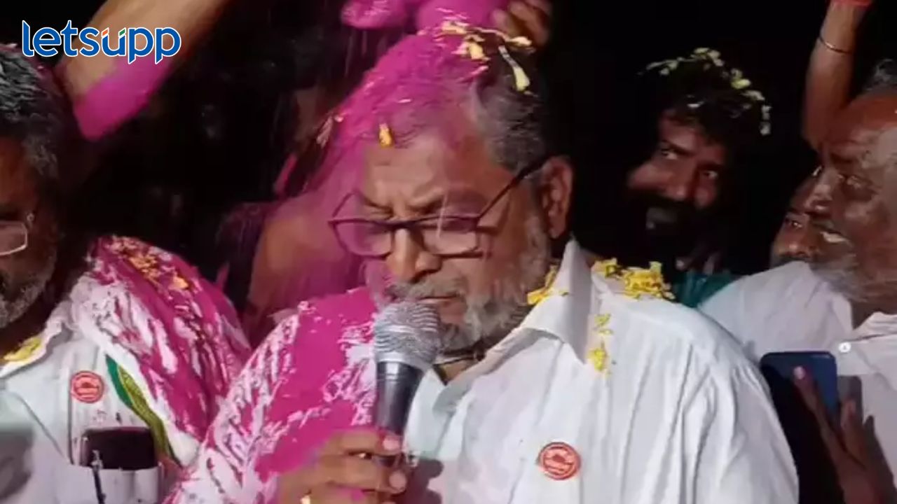 ऊसाचा तिढा सुटला…’स्वाभिमानी संघटने’च्या आंदोलनाला यश, 8 तास केला होता चक्काजाम ऊसाचा तिढा सुटला? स्वाभिमानीच्या आंदोलनाला यश