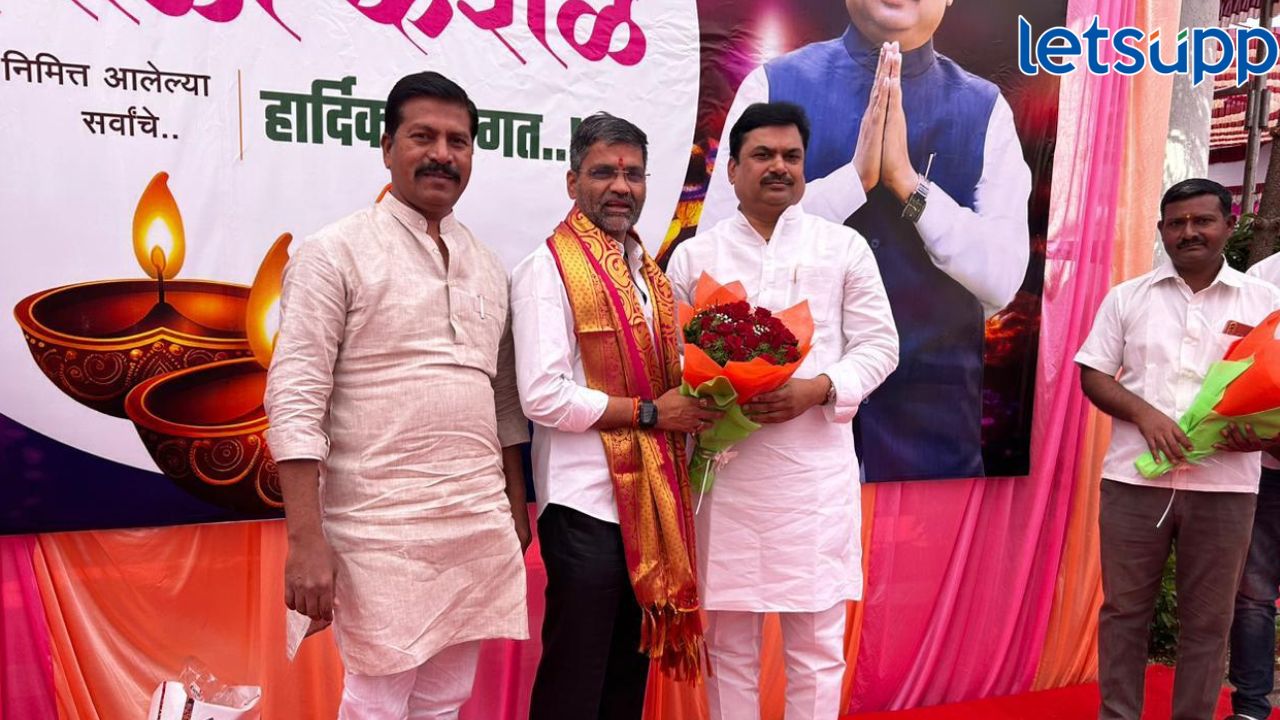 आमदार राम शिंदेच्या दिवाळी फराळ कार्यक्रमा निलेश लंकेची हजेरी, एकमेकांना भरवली बालुशाही