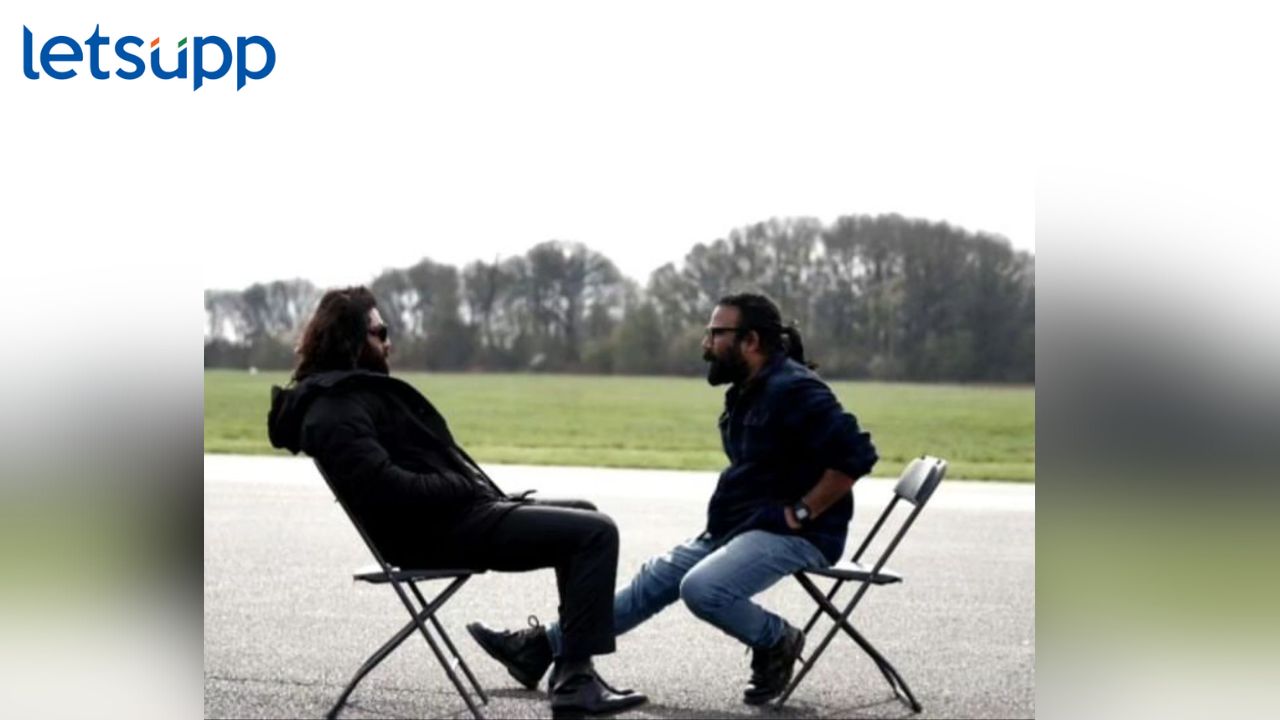 रणबीर 'अॅनिमल'चा दिग्दर्शक संदीप रेड्डी वंगासोबत चर्चेत मग्न, सोशल मीडियावर फोटो व्हायरल