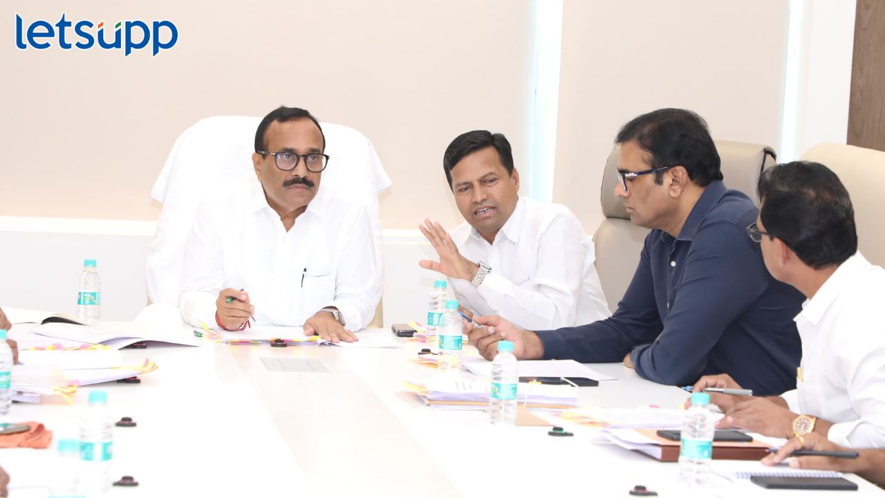 आश्रमशाळांतील शिक्षक व शिक्षकेतर कर्मचाऱ्यांना नियमित वेतन द्या; मंत्री सावेंचे निर्देश